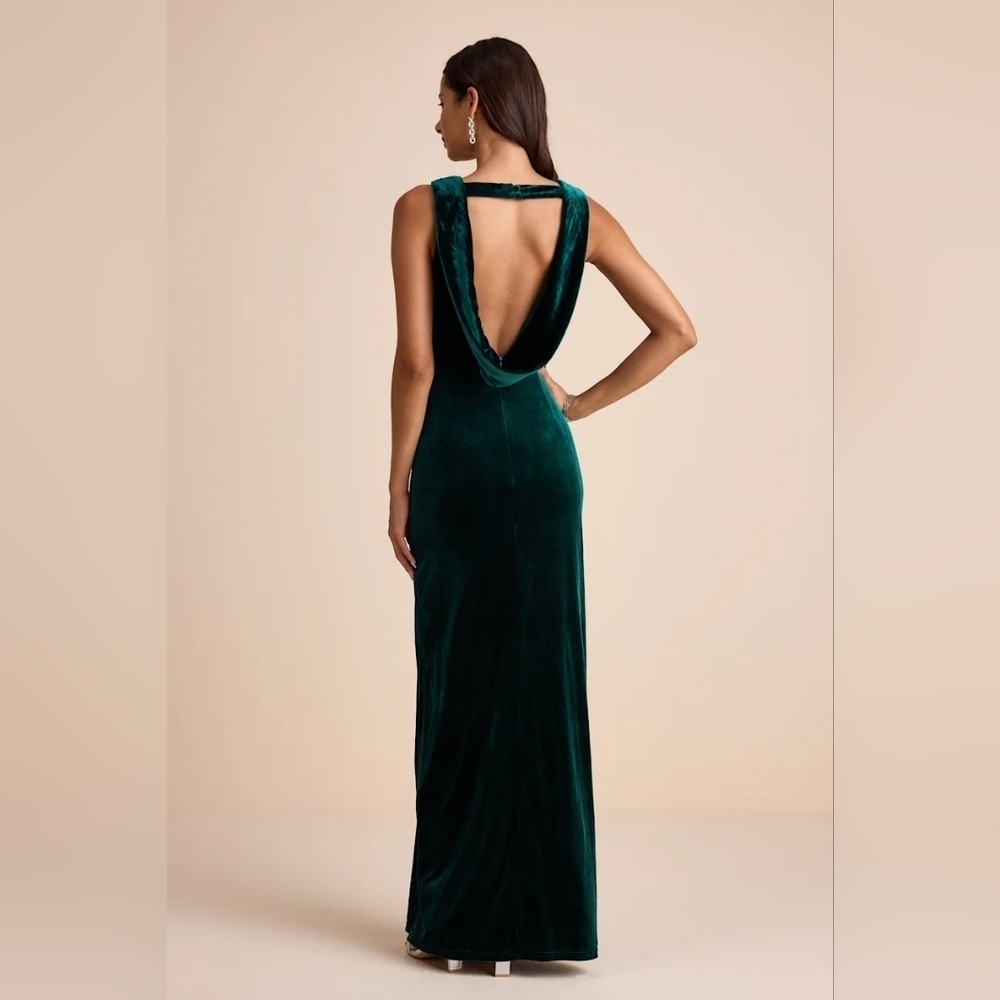 Emerald Green Velvet Evening Gown with Open Back - Picture 6 of 11
